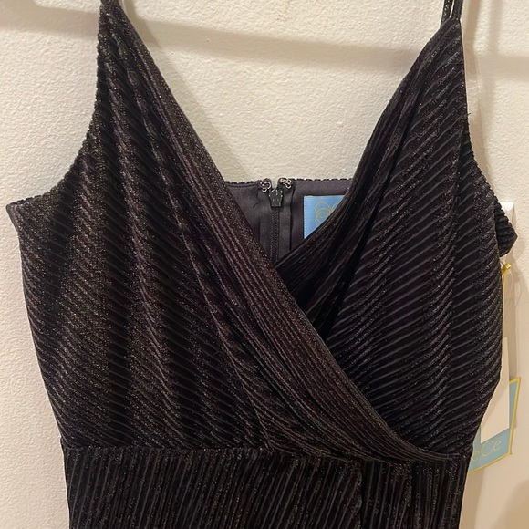 Black velvet faux wrap dress - Picture 4 of 5